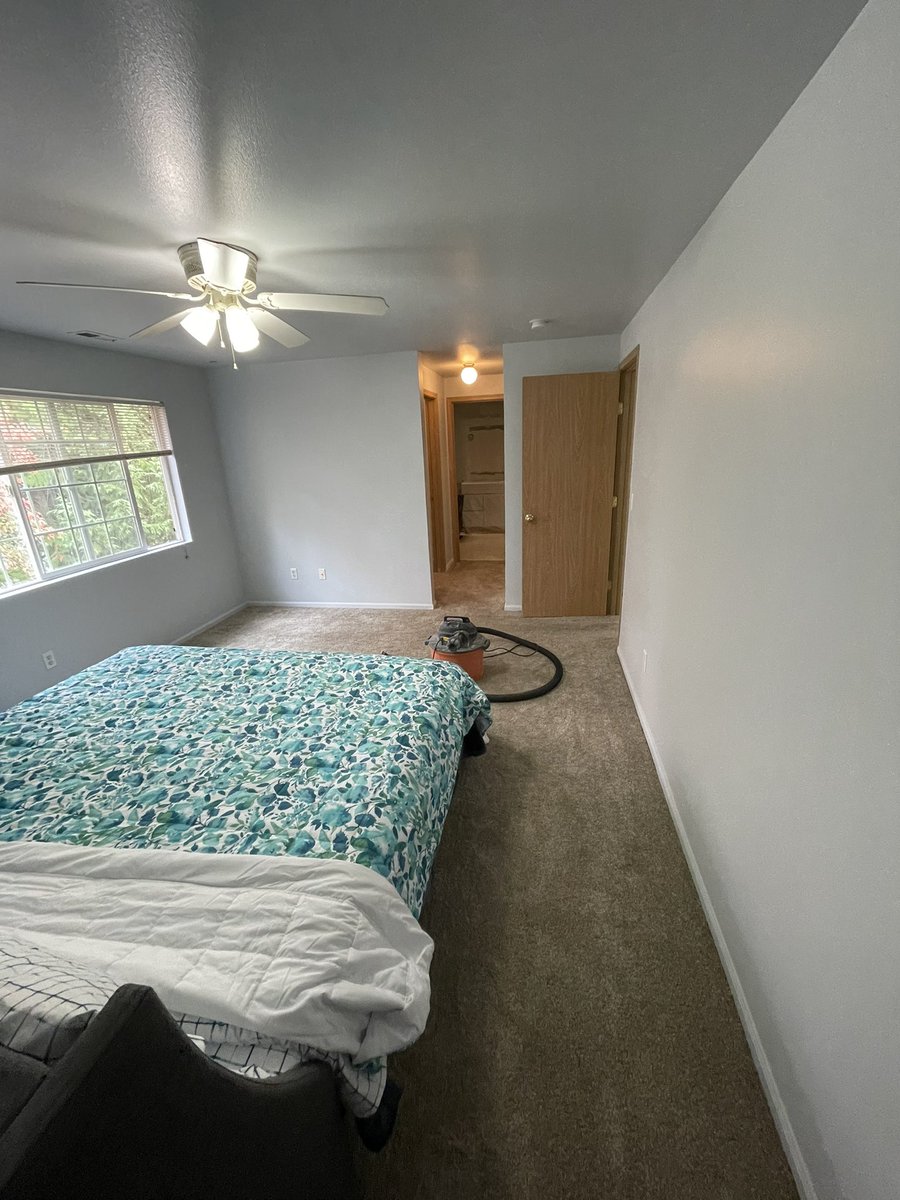 J360QualityCons's tweet photo. We texturized and painted the master bedroom/bath and laundry room 🏠🎨🪣 https://t.co/0GuX94wr83