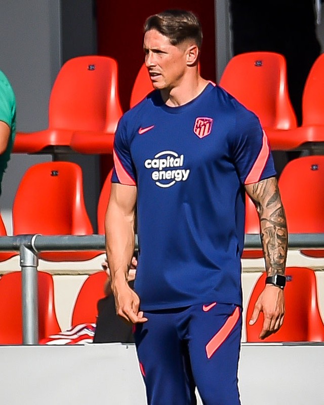 <a href="/Torres/">Fernando Torres</a> on the touchline coaching <a href="/atletienglish/">Atlético de Madrid</a> vs <a href="/LFC/">Liverpool FC</a> in @UEFAYouthLeague 

What a beast he is now 💪🏻

<a href="/F9TFans/">Fernando Torres Fans</a> @F9Txrres 

#fernandotorres #AtleticoMadrid #AtleticoLiverpool #Atleti
