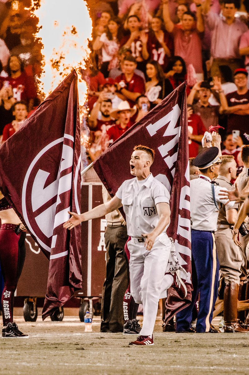 Texas A&M Yell Leaders tweet media