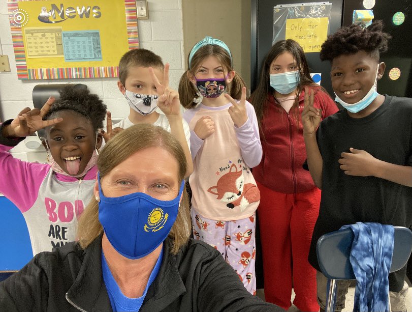 VictoriaOgden2's tweet photo. Pajama Day! Love them unconditionally!! ❤️❤️❤️#spiritweek #masksdownquicklyforthebestpictureever https://t.co/rcarAKRbOW