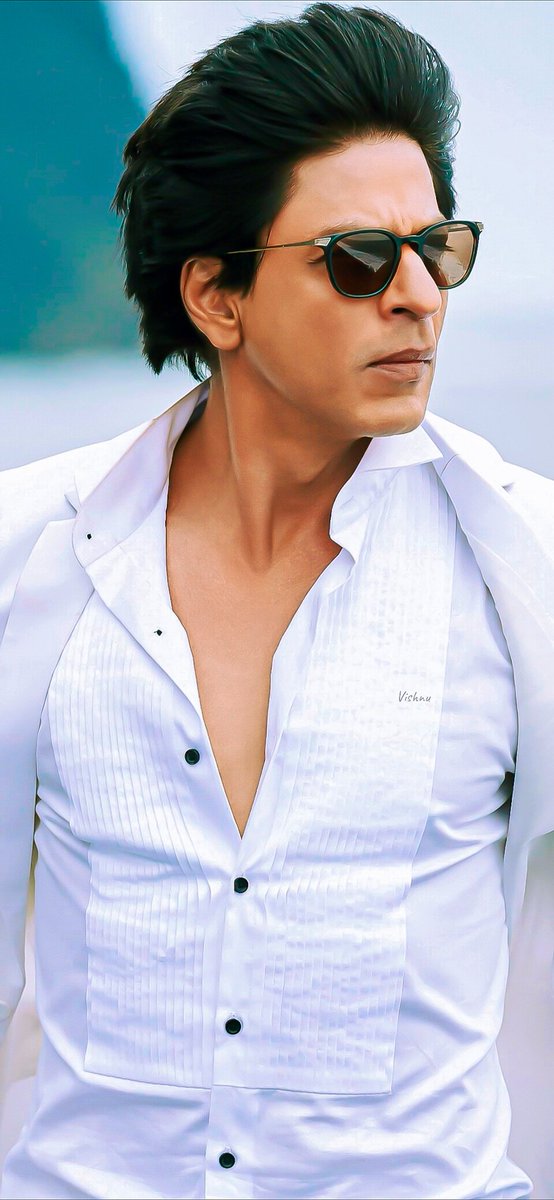 Vishnu__1's tweet photo. S R K!!⚡️ @iamsrk ❤️ #sharukhkhan #Dilwale #VarunDhawan https://t.co/DuQI5yOkLf