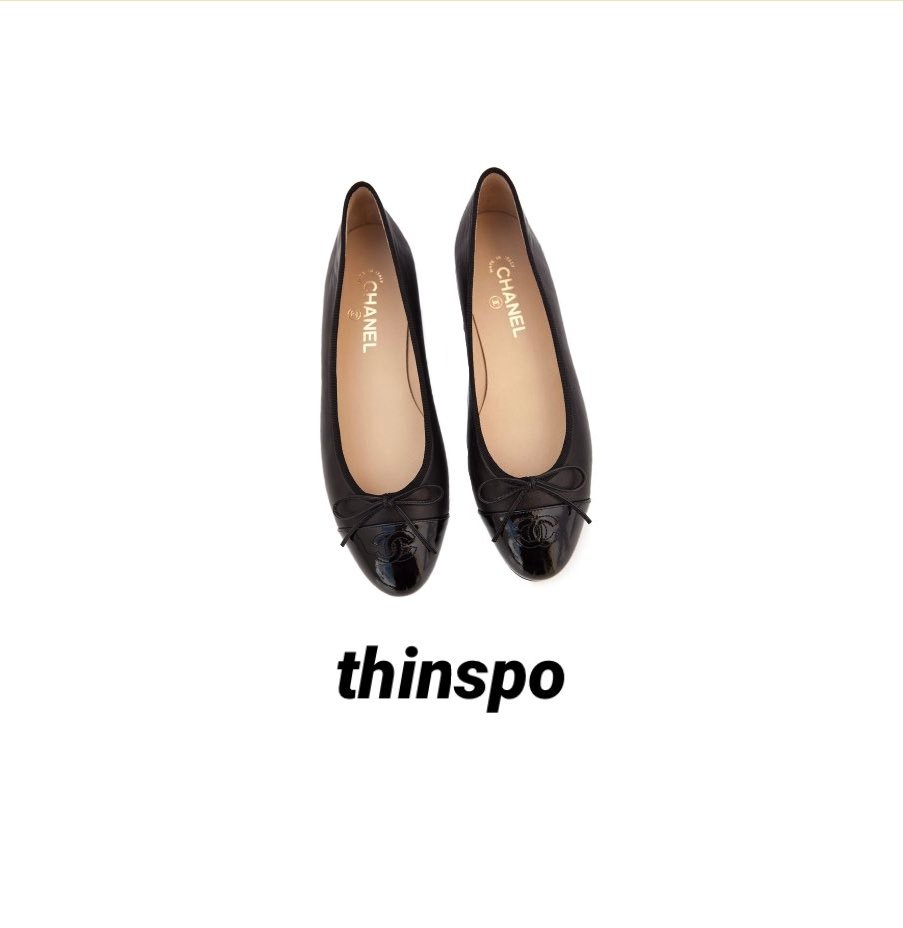 tinybunzie's tweet photo. this shoes dont match but whateva its cute <3 https://t.co/W46DkYftFe