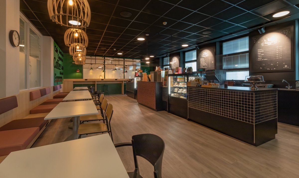 HorequipBV's tweet photo. Zie hier het prachtige resultaat van onze fijne samenwerking met het Universitair Medisch Centrum Groningen (UMCG). Een espressobar en uitgiftegebied, door ons ontworpen voor medewerkers en studenten. Fotografie @UitZwolle https://t.co/wQdAIpaKaY