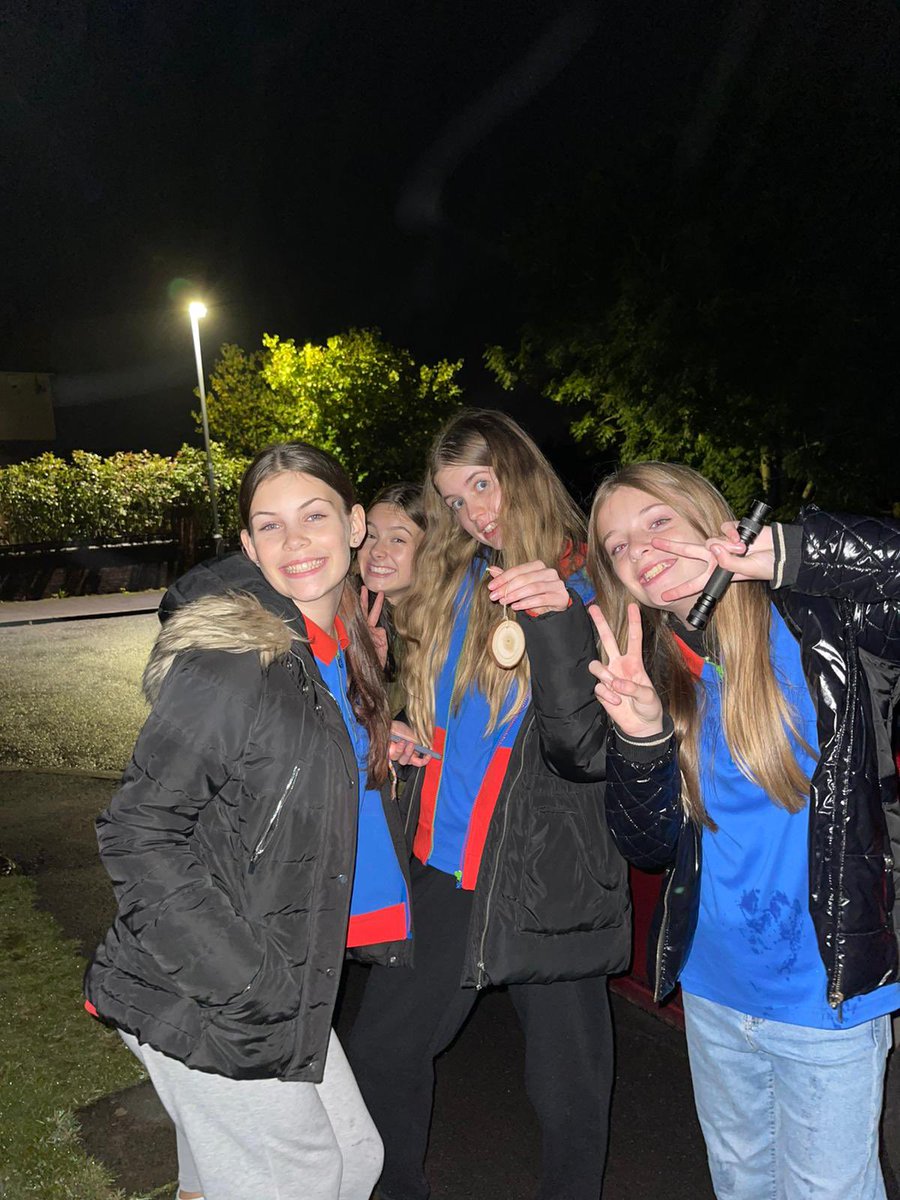 This evening the girls put a twist on trick or treating and delivered a little gift to random residents of Fillongley Village to help spread some positivity and kindness and hopefully bring a smile or two😊<a href="/GirlguidingMids/">Girlguiding Midlands</a> <a href="/GGWarwickshire/">GirlguidingWarks</a> #guides #guidesbringsmiles <a href="/Girlguiding/">Girlguiding</a>