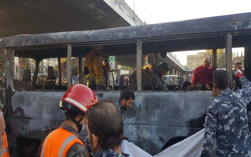 Waqtnewstv's tweet photo. شام کے دارالحکومت دمشق میں فوجی بس میں بم دھماکہ،13 جاں بحق،متعدد زخمی
https://t.co/iUYCOQJc2A
#Syria #Damascus #Bus #BusExplosion #BombBlast #ArmyBus @Presidency_Sy https://t.co/3fcIEn6nvT