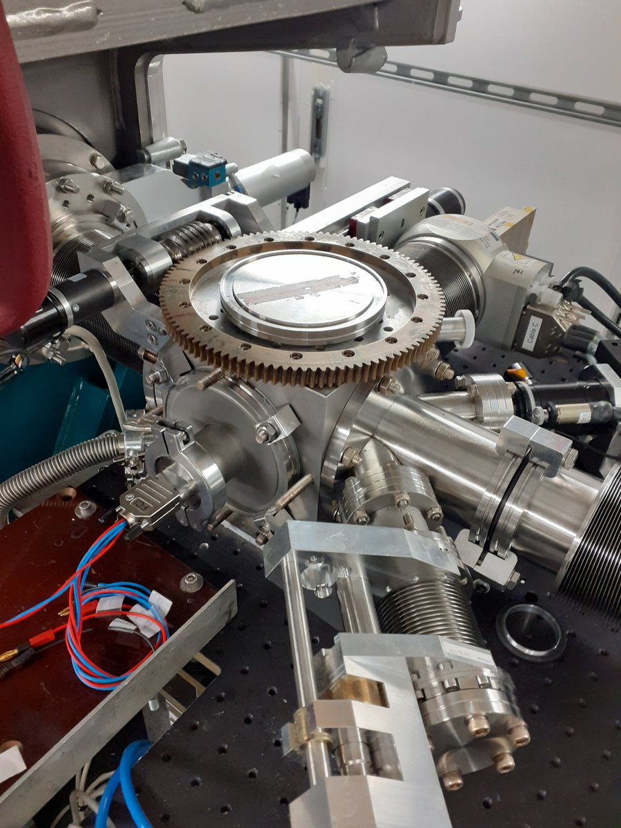 CasadevallCarla's tweet image. The show must go on @ALBAsynchrotron it is time for a sample change! 💪#EXAFS #nonstop #WomenInScience #postdoclife