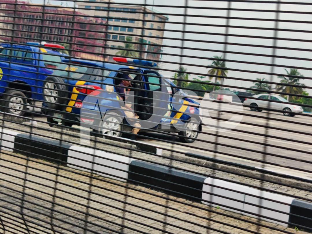 PulseNigeria247's tweet photo. 7:30 am: What Lekki Toll Gate, Lagos looks like this morning in anticipation of #EndSARSMemorial protesters expected to do a car procession in honour of peaceful #EndSARS protesters shot by security forces one year ago on October 20, 2020. https://t.co/AsmOstQ02w
