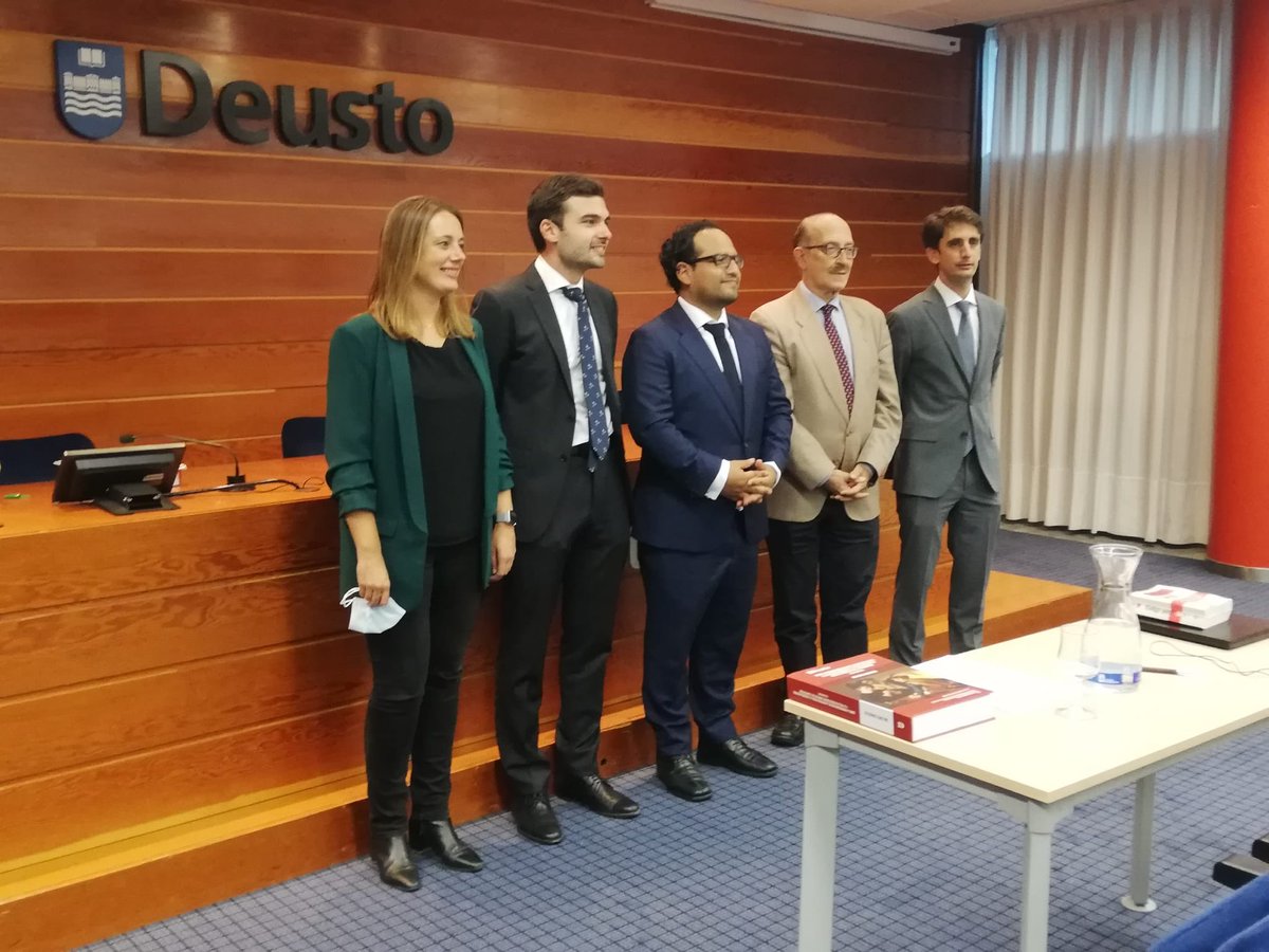 Demelsabenito's tweet photo. Enhorabuena @jlgorostidi por esta fantástica tesis. Bienvenido al claustro de doctores de @deusto. Enhorabuena también a su director @emilioarmaza https://t.co/LySKdKqy3u