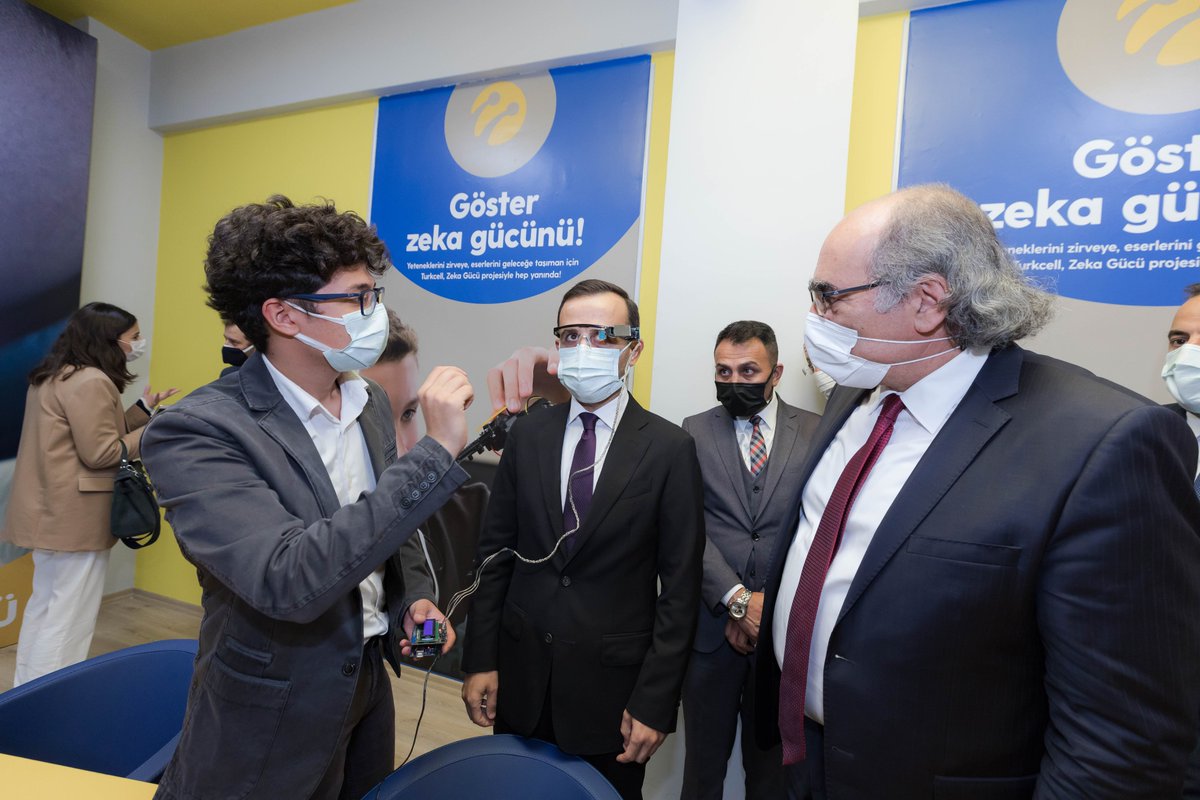 Geçtiğimiz hafta Düzce Bilim ve Sanat Merkezi'nde Türkiye'nin dört bir yanındaki 25 farklı Zeka Gücü Laboratuvarı'nın açılışını gerçekleştirdik. 
Açılış töreninden geriye renkli kareler kaldı!😊
#zekagucu