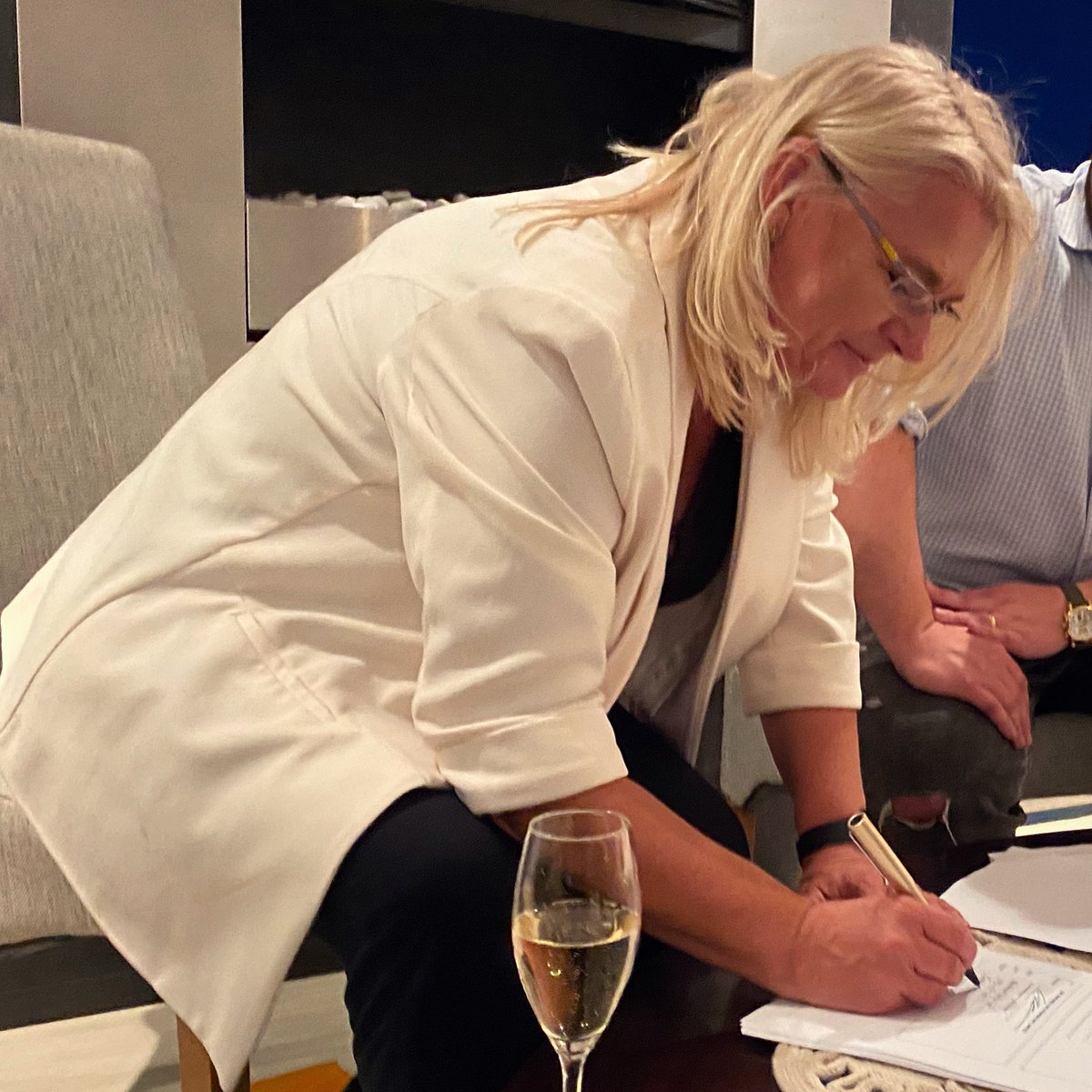 Another <a href="/KnifeCap/">Knife Capital 🔪</a> #VentureCapital investment signed last night! Proud to partner with such a dynamic team in the Open-Source Intelligence Analytics space. More info soon... <a href="/AndreaBoehmert/">AndreaBoehmert</a> woman in VC 🍾!