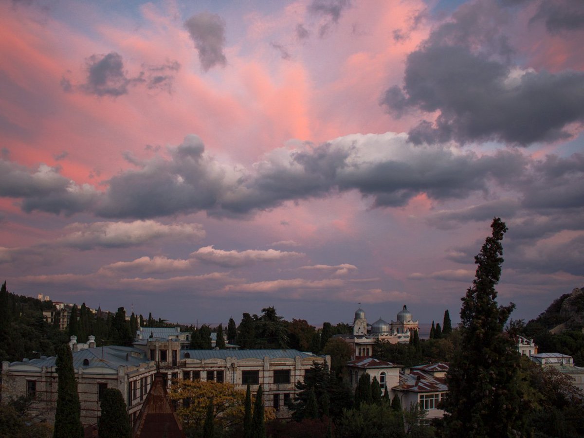 nadiakisla's tweet photo. 19-10-2021 Небо на закате дня. https://t.co/qeuHXVsSbe