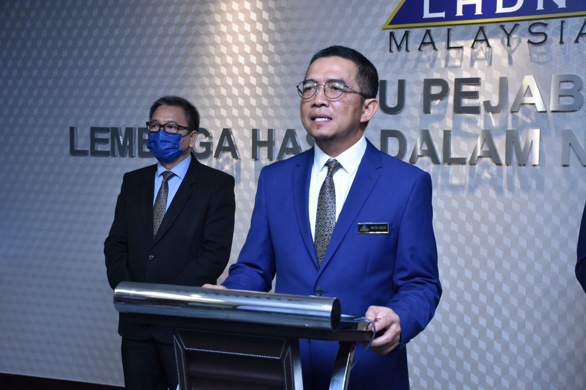 MohdNizomSairi's tweet photo. 20/10/21 - Saya menyampaikan amanat pada Perhimpunan Khas yang diadakan secara maya buat seluruh Hasilian. Harapan saya agar Hasilian terus bergerak dalam satu pasukan ke arah meningkatkan kecekapan penyampaian perkhidmatan serta mencapai visi, misi dan objektif @LHDNMofficial. https://t.co/np7hwiiPUm