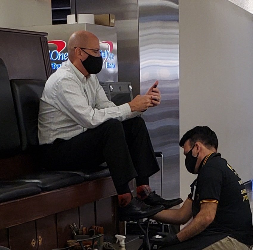 DaRealRuss's tweet image. I spotted @ScottVanPeezy at National Airport today #SCSVP @espn @SportsCenter 😂