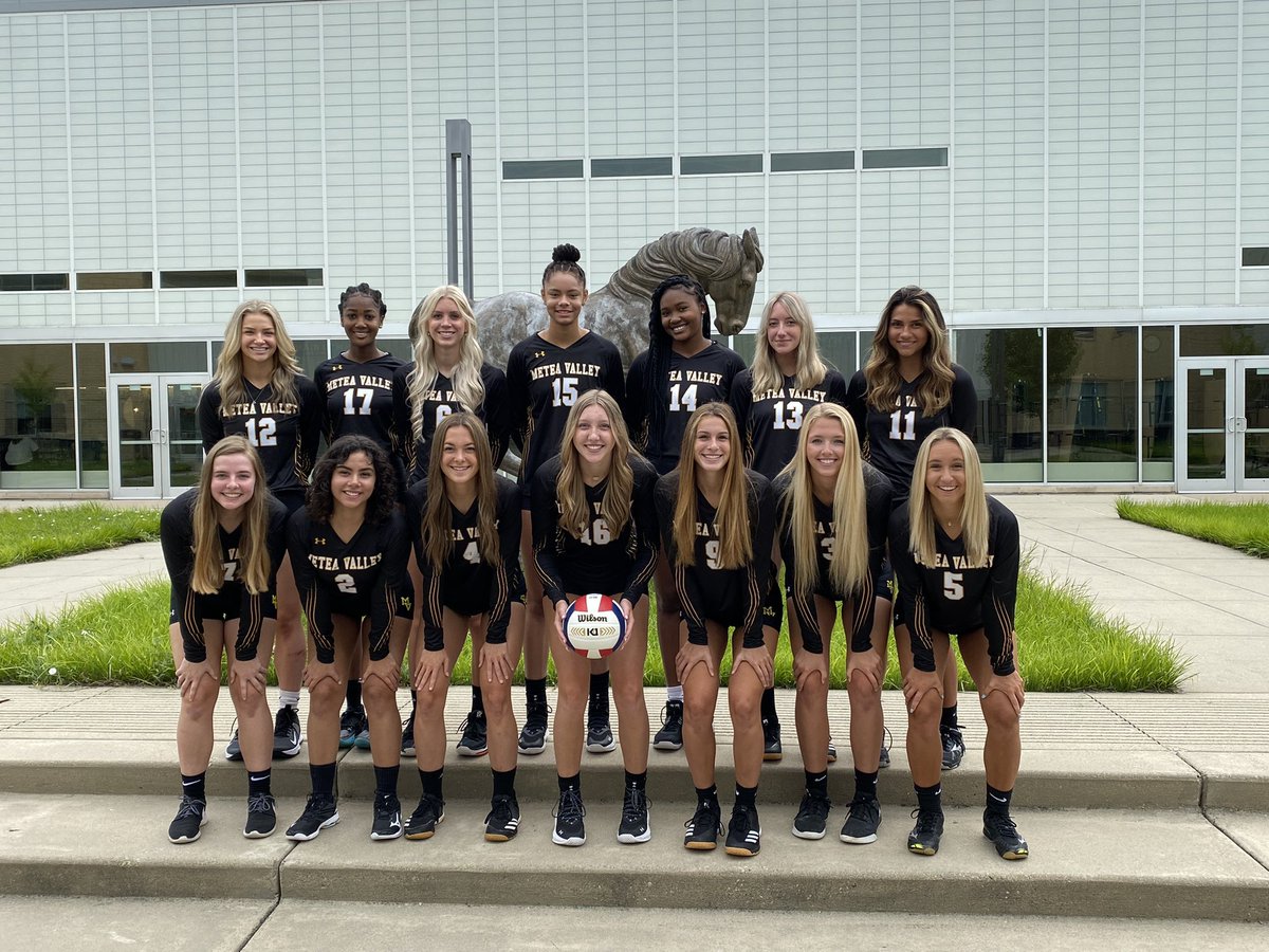 meteagirlsvb's tweet photo. So…. This happened tonight…. 
Varsity defeats Naperville North in 2 and becomes conferences champions. 

Jv wins in 3; Sophomores win in 2; Freshman A loses in 3; Freshman B loses in 2 @MeteaBoosters @meteavalley @MeteaAthletics @MVPrincipal1 https://t.co/DTtRl41thY