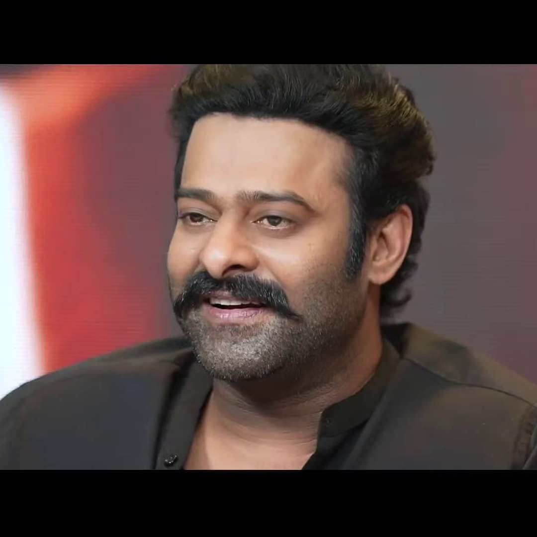 MediaYouwe's tweet photo. #Adipursh Look!! 🔥💥
Lovely Pics of our Darling #Prabhas from #RomanticTrailer launch!! 🤩❤️

#PrabhasBirthdayCelebrations #Romantic https://t.co/011p2fYAe1