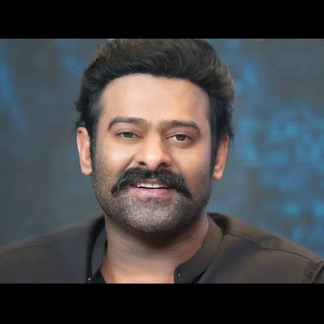 MediaYouwe's tweet photo. #Adipursh Look!! 🔥💥
Lovely Pics of our Darling #Prabhas from #RomanticTrailer launch!! 🤩❤️

#PrabhasBirthdayCelebrations #Romantic https://t.co/011p2fYAe1