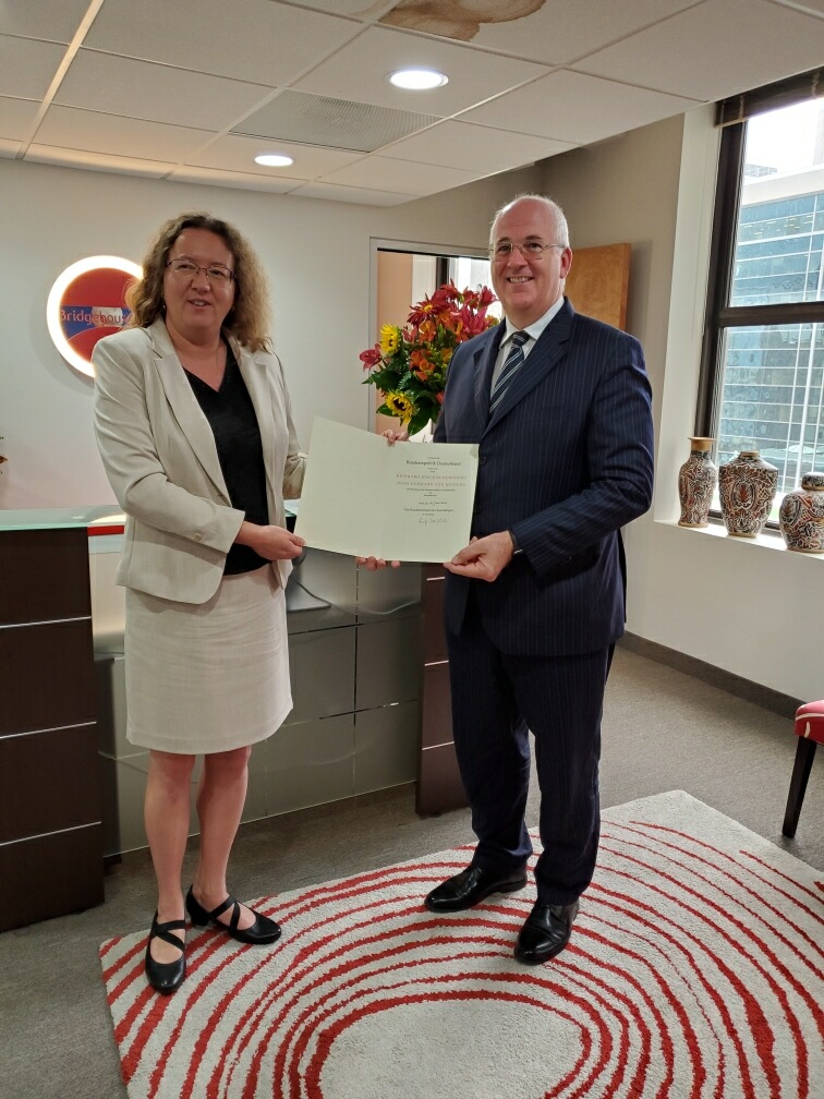 GermanHCofCLT's tweet photo. Check out the new website for Charlotte's Honorary Consul of Germany! @Hennigs is here to assist the German people in many ways covered in the website. #germany #honoraryconsul #german #germancitizenship #citizenship #dualcitizenship #Charlotte #law
https://t.co/rsxi26awQo https://t.co/hjX4UV7lV4
