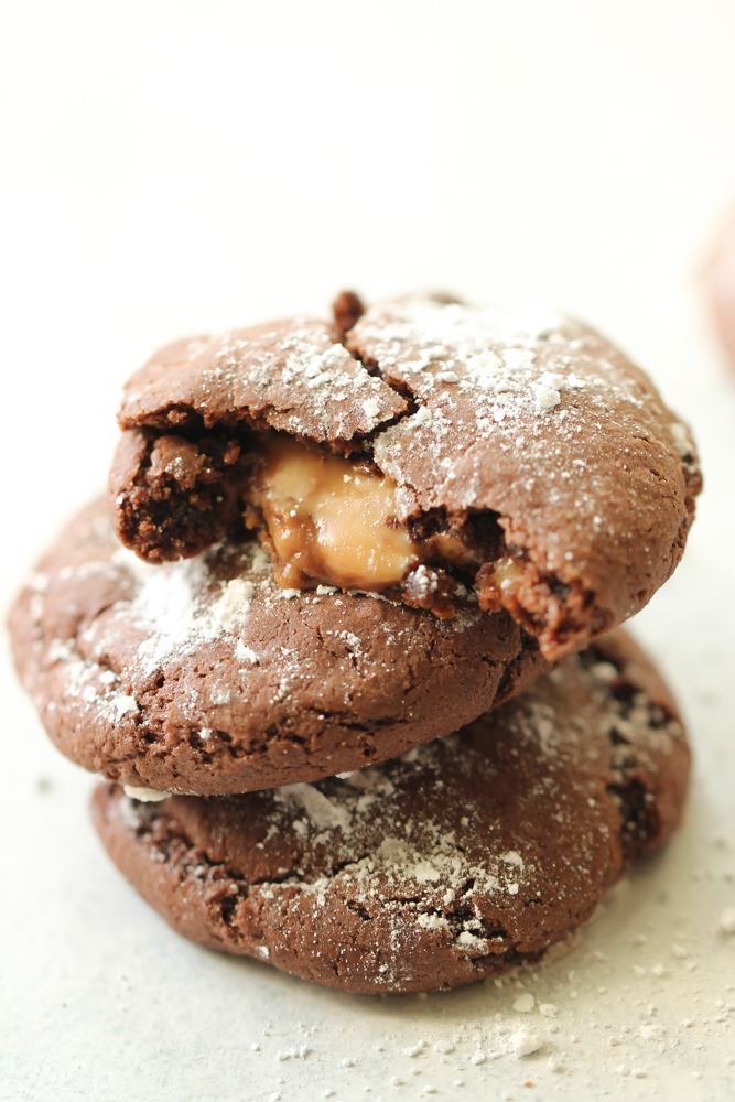 SixSistersStuff's tweet photo. with only 4 ingredients, then Rolo Cookies are for you! The main ingredient is a devil's food cake mix.
https://t.co/678hQ2foQX
#sixsistersstuff #rolocookies #bestcookies #4ingredients https://t.co/7wpESE0yVb