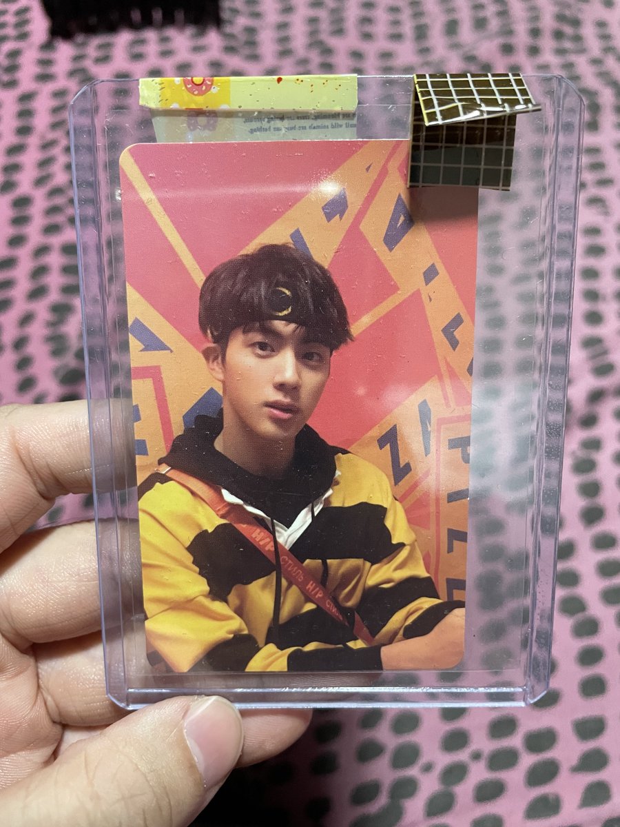 buyj00nkookie's tweet photo. Pizza Jin is here! Thanks, @aamyaeltam ! #aamyael_sell https://t.co/jwn6ERQOg1