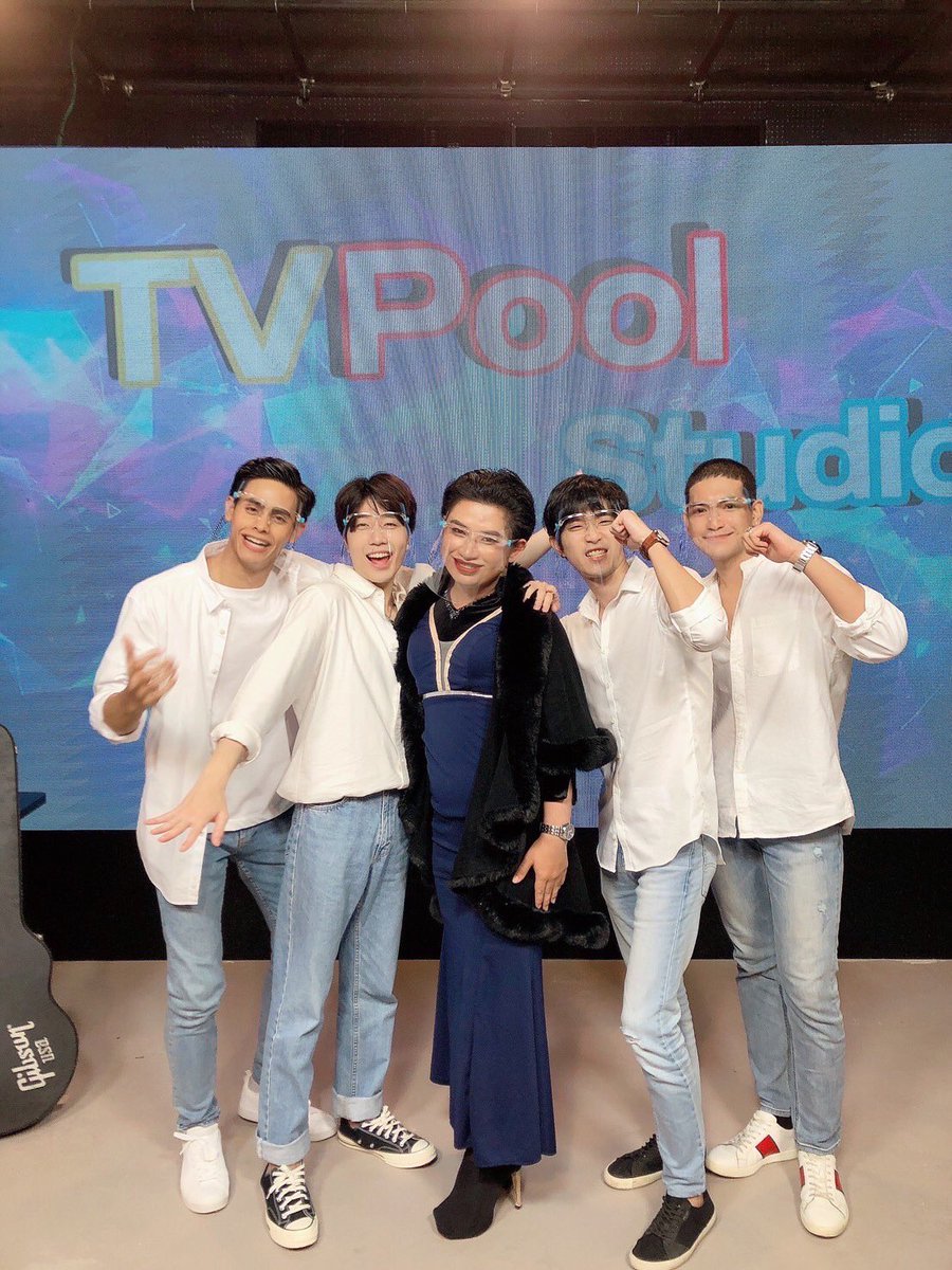 9NAAProduction's tweet photo. ขอบคุณทีวีพูลมากๆค่ะที่เชิญไปไลฟ์สัมภาษณ์ พูดคุย พร้อมเปิดตัวนักแสดงใหม่ #คืนนั้นกับนายดาวเหนือ แฟนๆสามารถรับชมย้อนหลังได้ทาง YouTube TVPOOL OFFICIAL✨ 
หรือ Click👉🏻 https://t.co/jHGky57kBN 

#CheckOutSeries #9NaaProduction #TVPoolOfficial #TVPoolxCheckOutSeries #TVPoolLive https://t.co/Gql7Gy8mMG