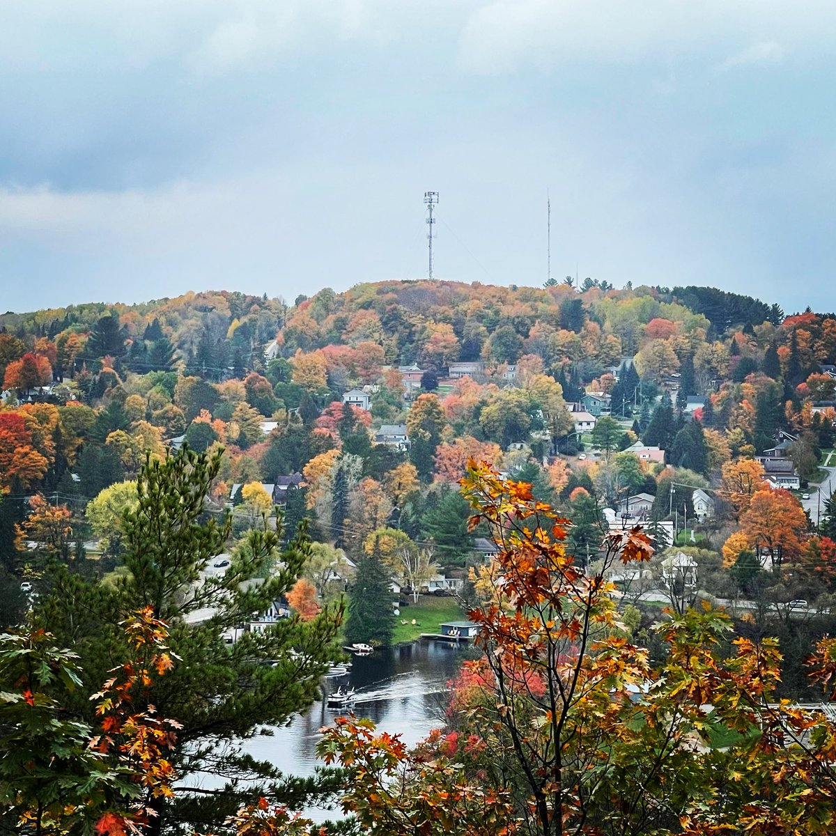Jenish100's tweet photo. Huntsville, Canada🍁 https://t.co/alYg2thkWz