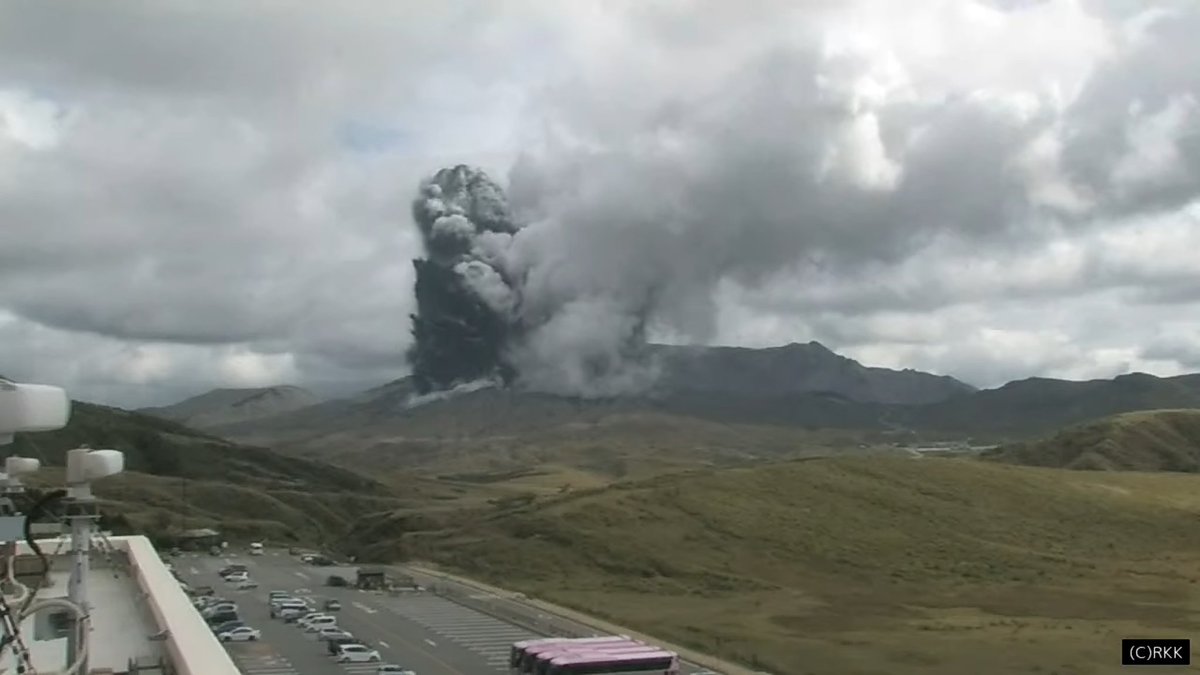 日本火山学会の初日に合わせて噴火してくる阿蘇山さん あまりにも律儀 研究対象による挨拶 Togetter