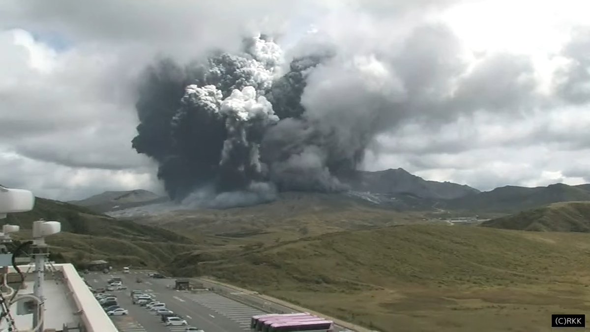 日本火山学会の初日に合わせて噴火してくる阿蘇山さん あまりにも律儀 研究対象による挨拶 Togetter