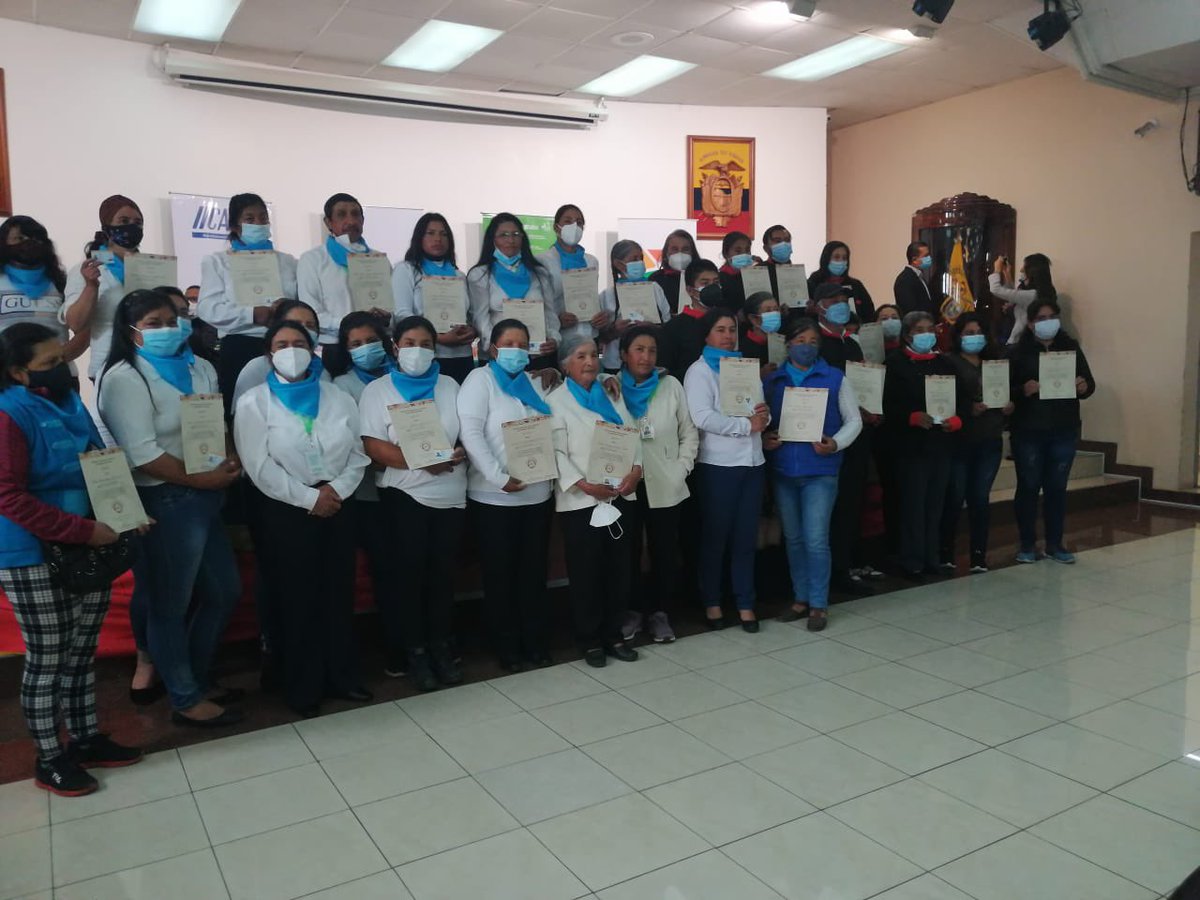 mbaquer's tweet photo. #ProyectoSelloAFC durante una emotiva ceremonia se graduaron de las Comunidades de Aprendizaje en Agricultura Sostenible 60 productores de las organizaciones PRODUCAMPO y Acción Taya en Carchi. @AgriculturaEc @IICAEcuador @FIEDSprograma @mne2019 @AgrocalidadEC @IICAnoticias https://t.co/3VA6nT9sxL