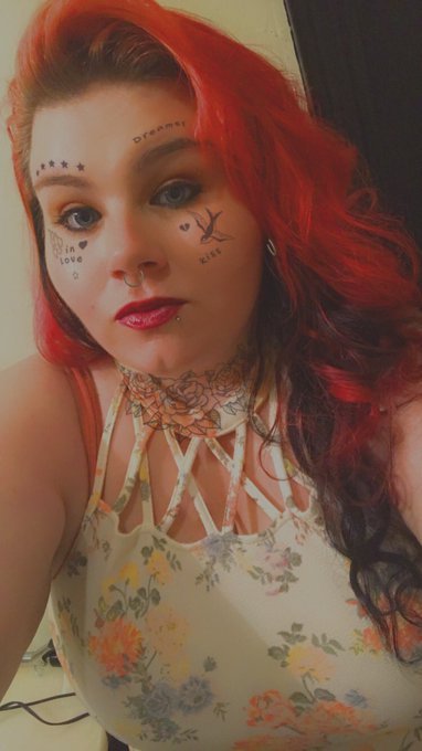 Who would smash 🤷🏼&zwj;♀️ https://t.co/DwqDEUASLk<a href="/tag/sellingcontent"class="tags"><span>#sellingcontent</span></a><a href="/tag/sellingcontentuk"class="tags"><span>#sellingcontentuk</span></a>