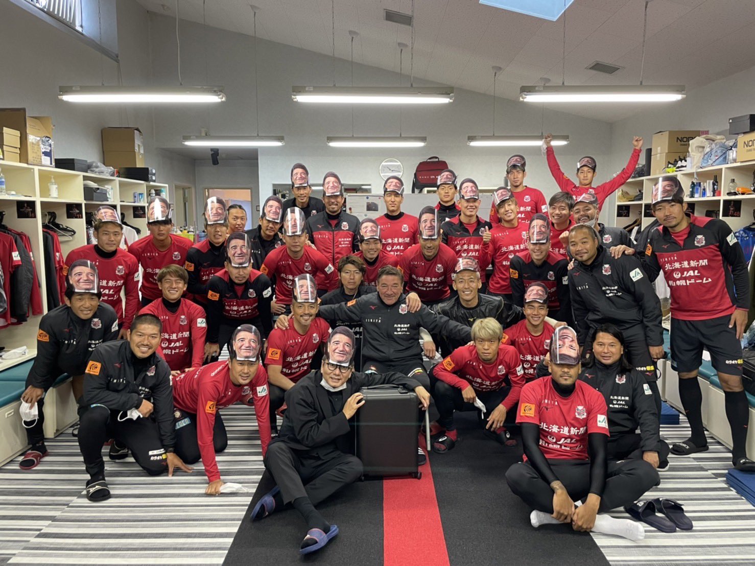 タニア様　早い者勝ち　北海道コンサドーレ札幌 スタッフ 支給 ウォーマー 支給品】北海道コンサドーレ札幌 2024年ウォーマーシャツ 2XL