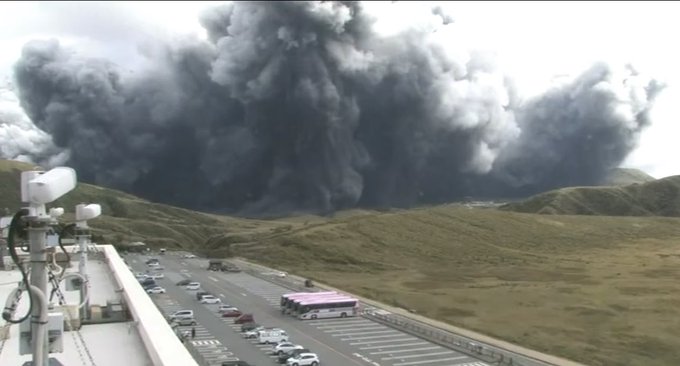 うぉい！ 阿蘇山😱😱😱😱😱😱😱😱😱 https://t.co/MMSO8ThobL