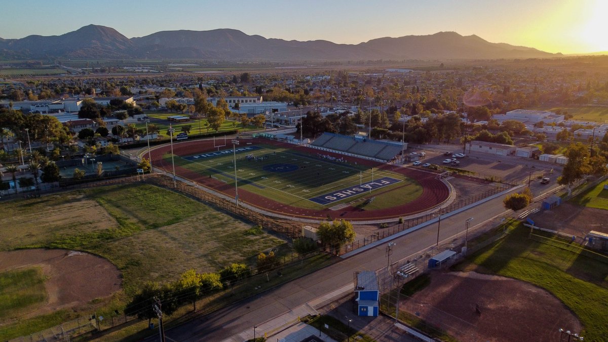 Long shadows on the Fillmore Flashes football field.
.
.
.
.
.
#fillmoreca #fillmoreflashes #sunset #drone #dronephotography #aerial #highschoolfootball