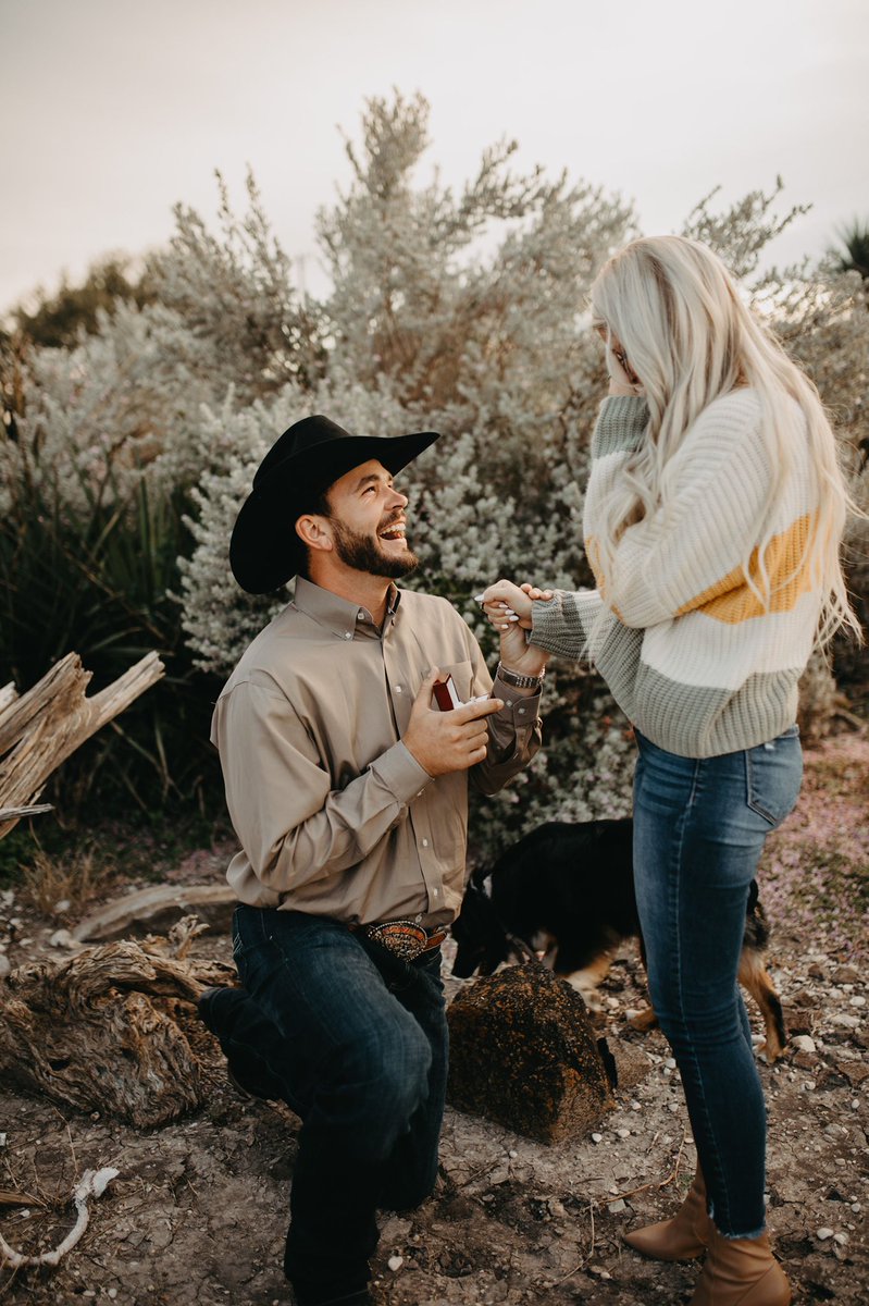 MaciNichole123's tweet photo. Mrs Robertson has a nice ring to it 🥺🤍 https://t.co/fTR4bKOsyb