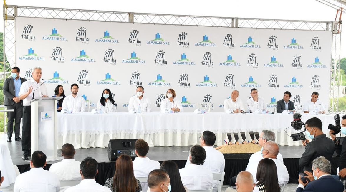lmacarrulla1's tweet photo. ¡Más de mil viviendas para los habitantes de San Cristobal 🏡! El Plan Familia Feliz llega al municipio de Nigua con la construcción de 1,280 apartamentos @pfamiliafelizrd @luisabinader https://t.co/vwam8hRDRf