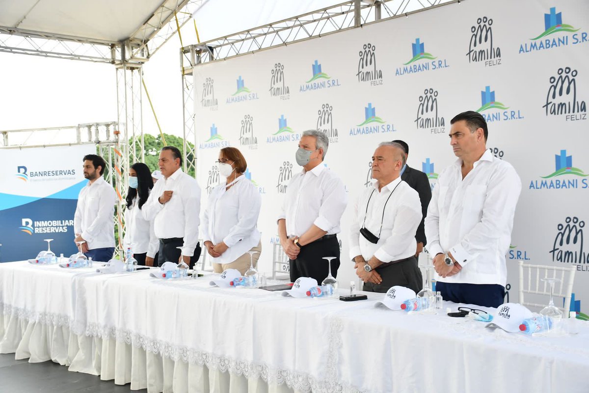 lmacarrulla1's tweet photo. ¡Más de mil viviendas para los habitantes de San Cristobal 🏡! El Plan Familia Feliz llega al municipio de Nigua con la construcción de 1,280 apartamentos @pfamiliafelizrd @luisabinader https://t.co/vwam8hRDRf
