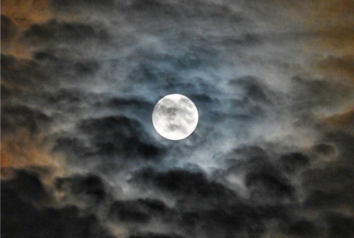 cnikonshooter's tweet photo. Awoke in a Dream
#lunarphotography #shootthemoon #snapthemoon #nikon #nikonphotography #nikonphoto #nikonz50 #sigmalens https://t.co/80IMYtXOI6