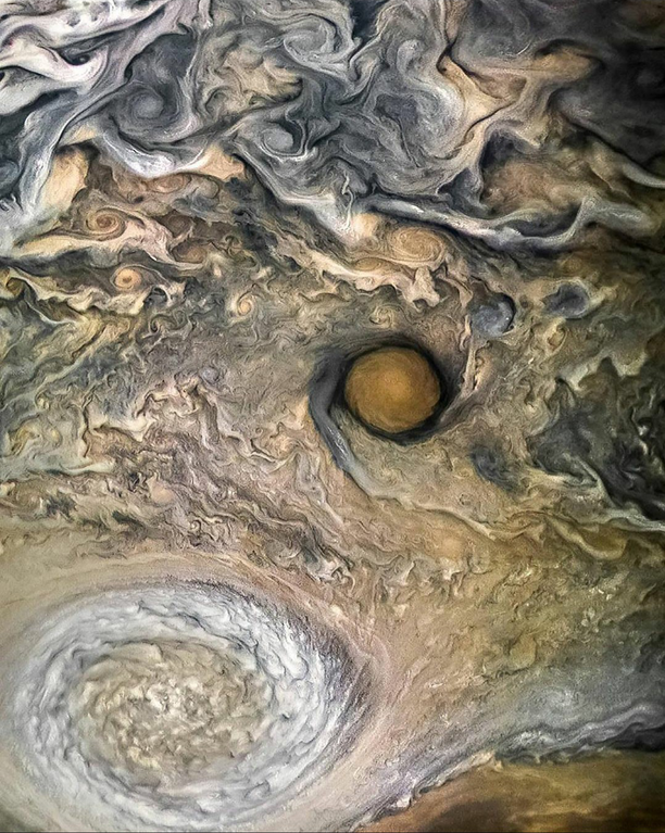 konstructivizm's tweet photo. Clouds &amp; storms swirl on Jupiter. NASA, Juno Spacecraft
More:https://t.co/LRcH6QnOuw https://t.co/JSgWaX3LIm