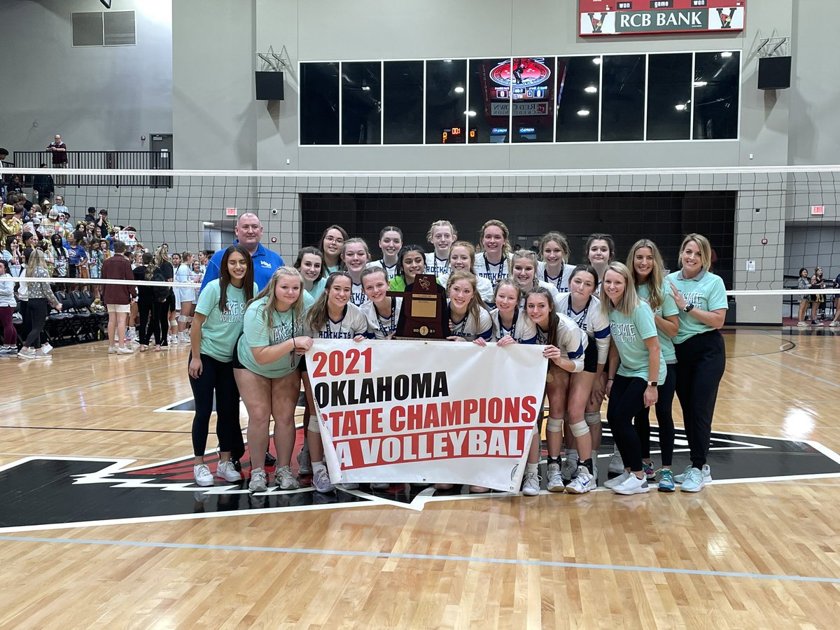 MountStMary's tweet photo. CLASS 5A VOLLEYBALL STATE CHAMPIONS!! 🏐🏆 #okpreps https://t.co/0Vg9NcPLje