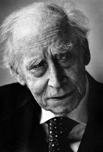 Antonio79B's tweet photo. "Io vedo la preghiera come un ritorno della parola a chi l'ha creata, al Verbo".

Oggi nel 1914 nasceva il #poeta, scrittore e senatore a vita #MarioLuzi.

@FabbriEditori.

#20ottobre. https://t.co/NtD7YEXUAs