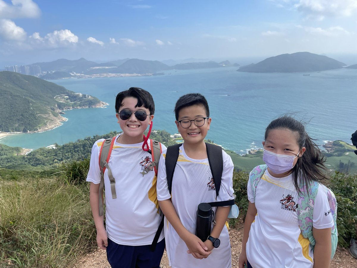 KellettYoude's tweet photo. A beautiful day for the Youde House Hike round Dragon’s back to raise money for 4 organisations!After a brief time on the beach we’re heading back to school to have lunch and do our first part in the House Shout comp! #youdejags #goweek #compassionweek @KellettSenior @PosKellett https://t.co/jOhbTfZtVr