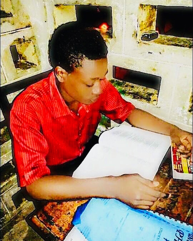 mmusto360's tweet photo. Member me school days🤔 #WeDoSome📚🎓😇 #Focus🎶🎵 #Thrive✊🏼💥🤛🏻💯 https://t.co/ocVEExU2Pg