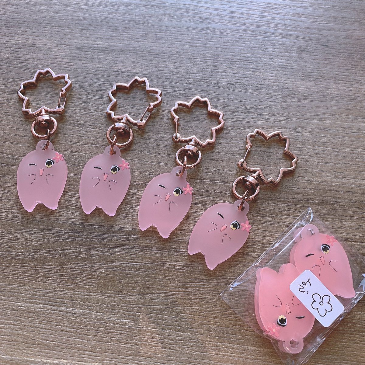 ypmr_sq's tweet image. SqLAアクキー作りました❕🎶
金具とかアクリル悩んだから、めちゃくちゃ可愛くできて満足♡