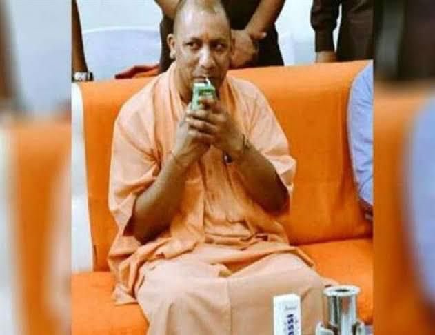 अखिलेश यादव द्वारा बनाए गए कुशीनगर एयरपोर्ट पर आपका स्वागत है योगी जी, अखिलेश जी द्वारा ही यहां स्थापित किए गए अमूल प्लांट की लस्सी का आनंद लीजिए।
इसीलिए कहते हैं आप भी अखिलेश को लाइए, और प्रदेश को आगे बढ़ाइये।।#काम_बोलता_है #अखिलेश_आ_रहे_है <a href="/samajwadiparty/">Samajwadi Party</a> <a href="/yadavakhilesh/">Akhilesh Yadav</a>