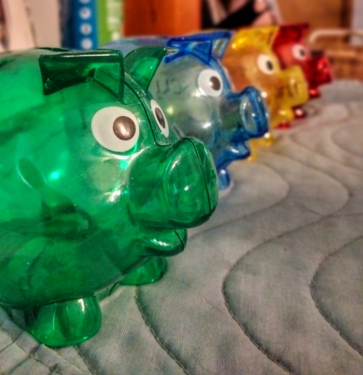 _InPerformance's tweet photo. Little pigs all in a row.

#PiggyBank #MoneyBox #OppoA53s https://t.co/PRrAc5SPGt