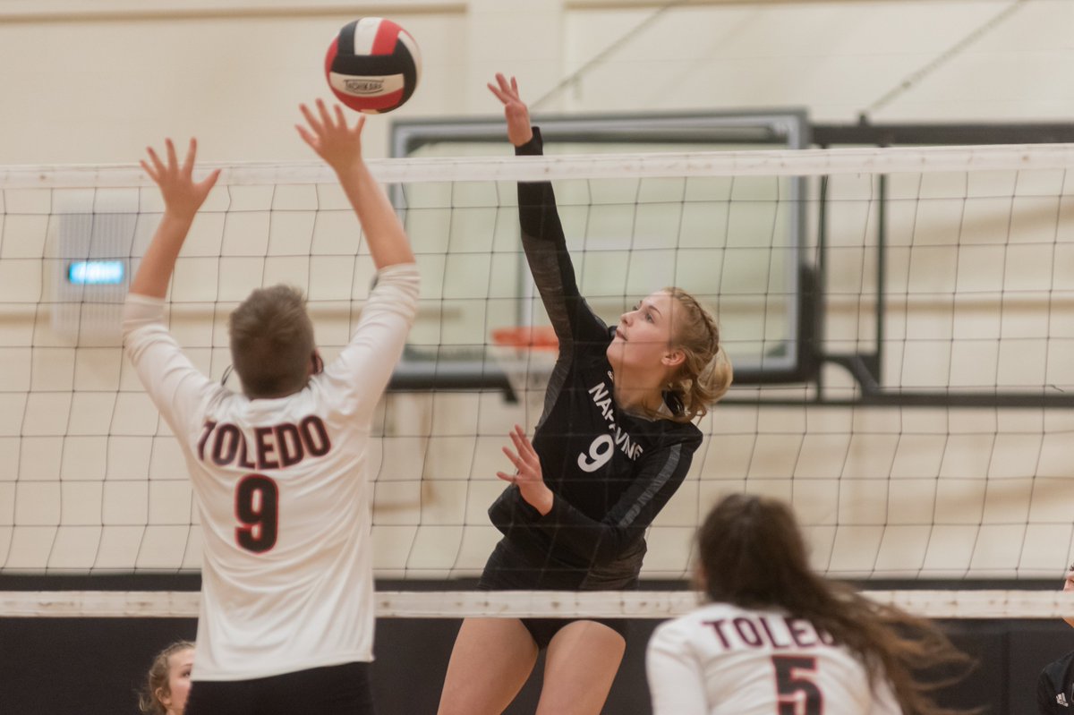 AlecDietz's tweet photo. Some photos from Napavine's volleyball match against Toledo tonight. After two sets, the Tigers led 2-0, looking for a sweep https://t.co/KsCc3k8Poi