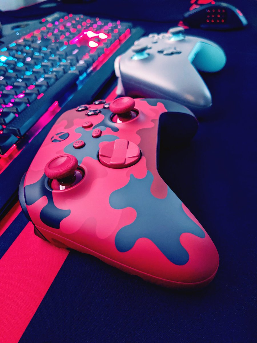 RichardTerry01's tweet photo. My new Xbox Daystrike Camo Wireless Controller sitting pretty with my Corsair K70 🎮😍⌨️ #Xbox #XboxSeriesX #XboxController #Daystrike #Camo #pcgaming #Controller #gaminglife #Corsair #K70 #colorful #colors #tech #red https://t.co/ahpR5uarZV