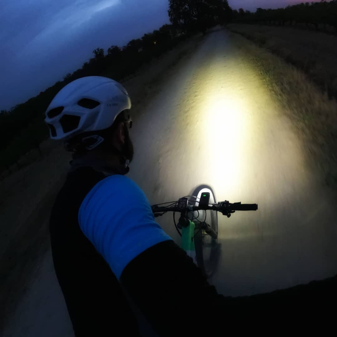 MagicshineL's tweet photo. Light up the way before the entire darkness. Passion is always the best fire to the night cycling! π΄π»π₯
@fabri_cico
https://t.co/vTCHo4rI8r
#magicshine #rn3000
#cyclist #cyclinglife #bike #roadbike #bicycle #roadcycling #cycle #bikelife #soloride #singletrack https://t.co/vXbePvZY2D