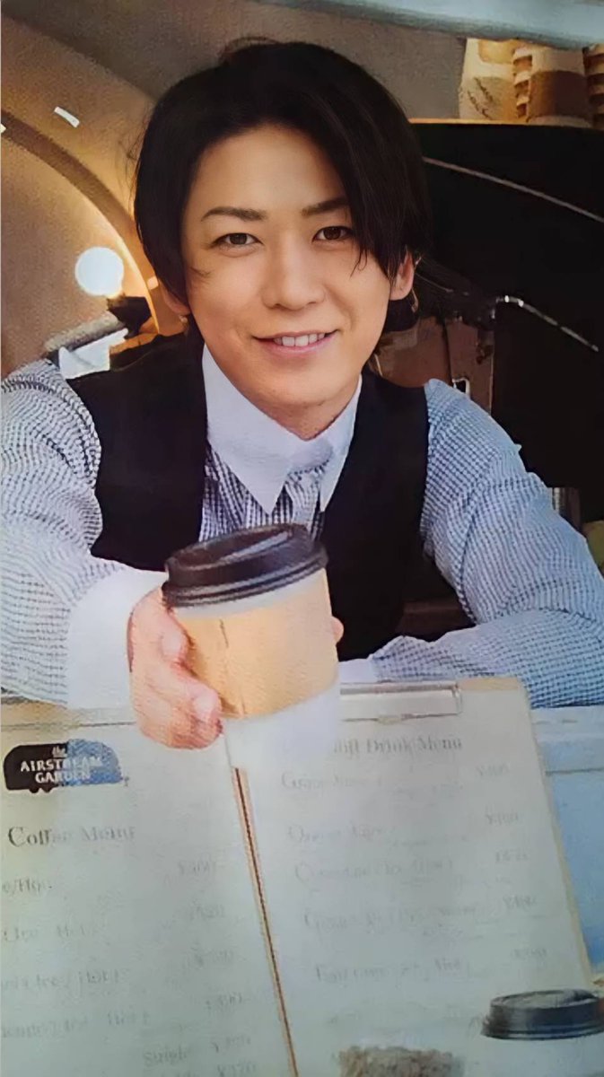 kk223kk023's tweet photo. こんなカフェ店員居たら毎日通う( *ˊᗜˋ)ﾉꕤ*.ﾟ https://t.co/1RHV0BTXJh