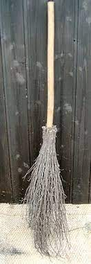merlinpapin3's tweet photo. Je vous conseille un superbe court-métrage #Balai de #MatthieuMoerlen (que vous trouvez bientôt sur #Viméo) un court qui nous raconte avec poésie la vie d’un balai de ses origines dans les bois à sa fin  

@Jouxplane83 @FredOL69007 @tbarnaud @MatthieuMoerlen https://t.co/6Y0PnopEff