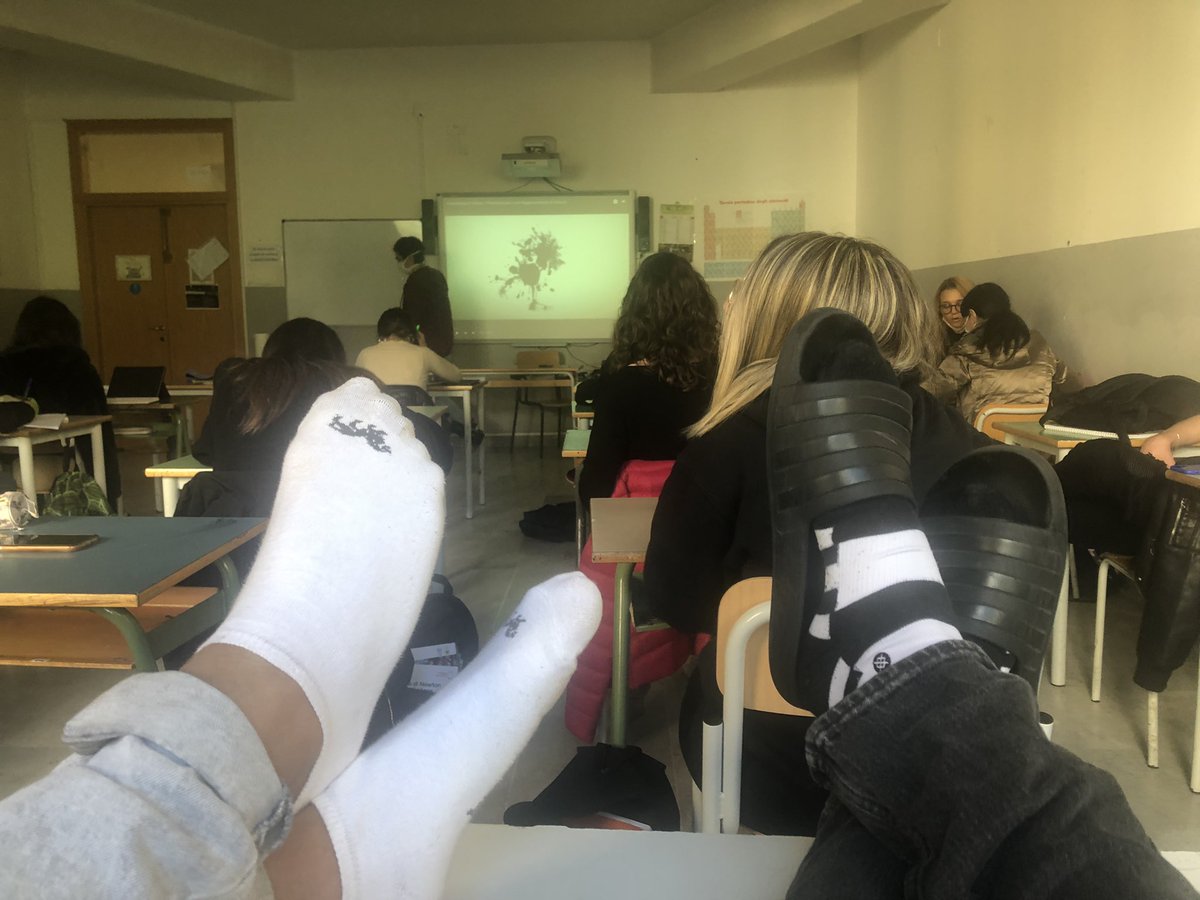 alessagesualdo's tweet photo. Arte così povera da non avere nemmeno le ciabatte #comfort #risvoltini
@cesaremulee @Ilverofilippo @fabrizioceli__ https://t.co/m2uqL6hSVF
